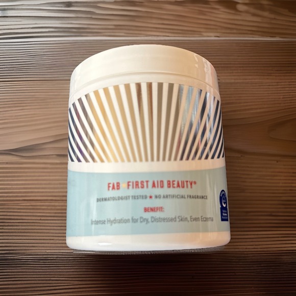 First Aid Beauty Ultra Repair Cream Intense Hydration, 6 oz Sealed - Picture 2 of 5